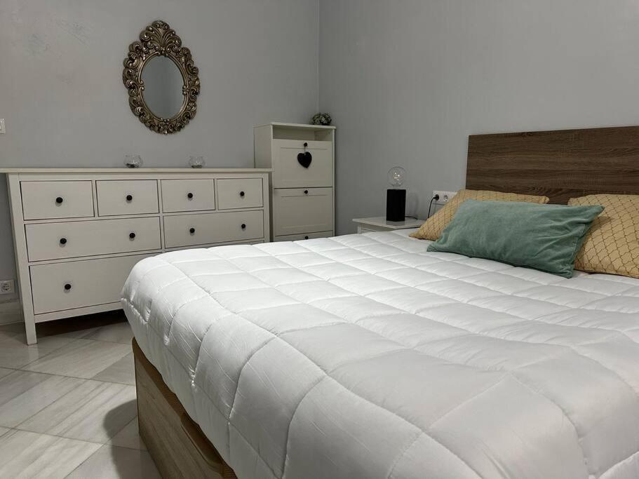 Riverwalk Suites - Puente Triana Seville Ngoại thất bức ảnh