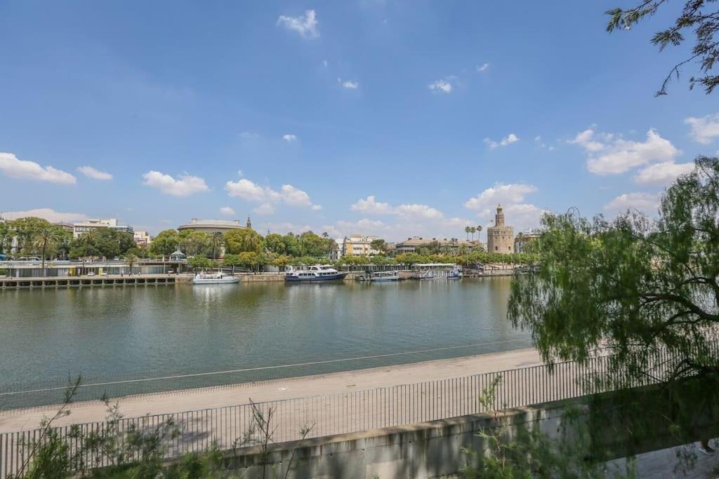 Riverwalk Suites - Puente Triana Seville Ngoại thất bức ảnh