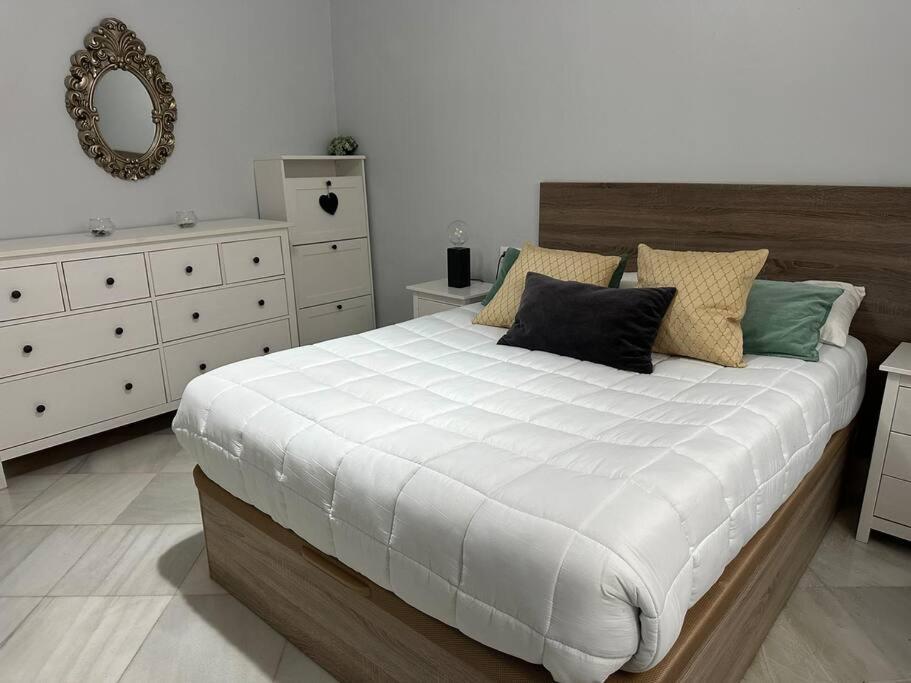 Riverwalk Suites - Puente Triana Seville Ngoại thất bức ảnh